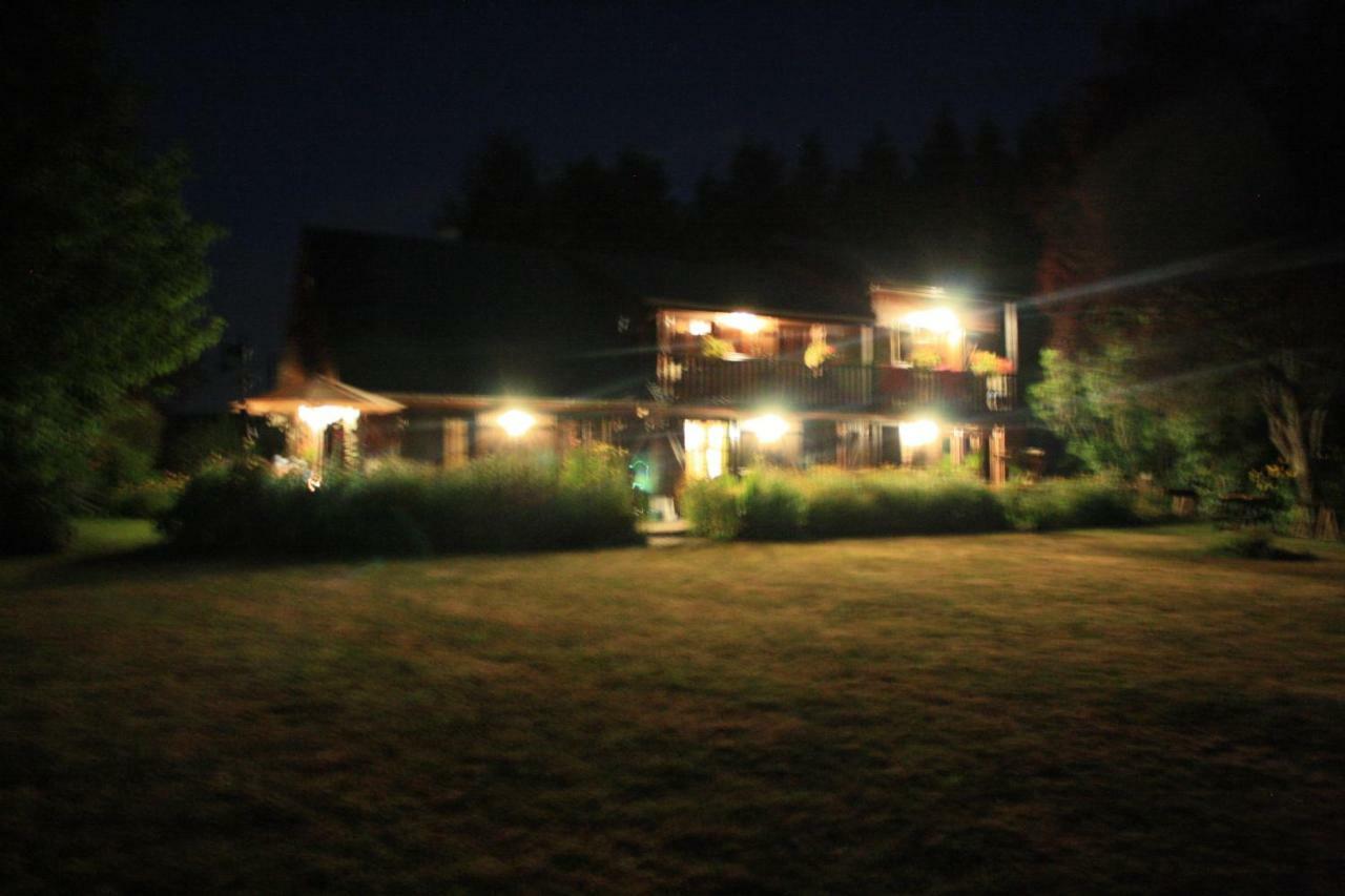 Spruce Lake Sauviat-sur-Vige Luaran gambar