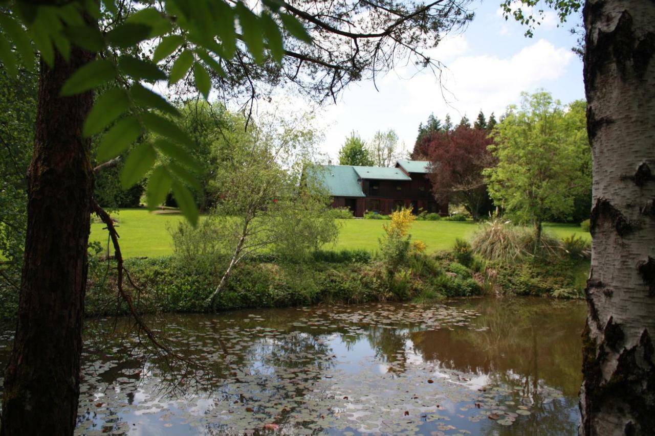 Spruce Lake Sauviat-sur-Vige Luaran gambar
