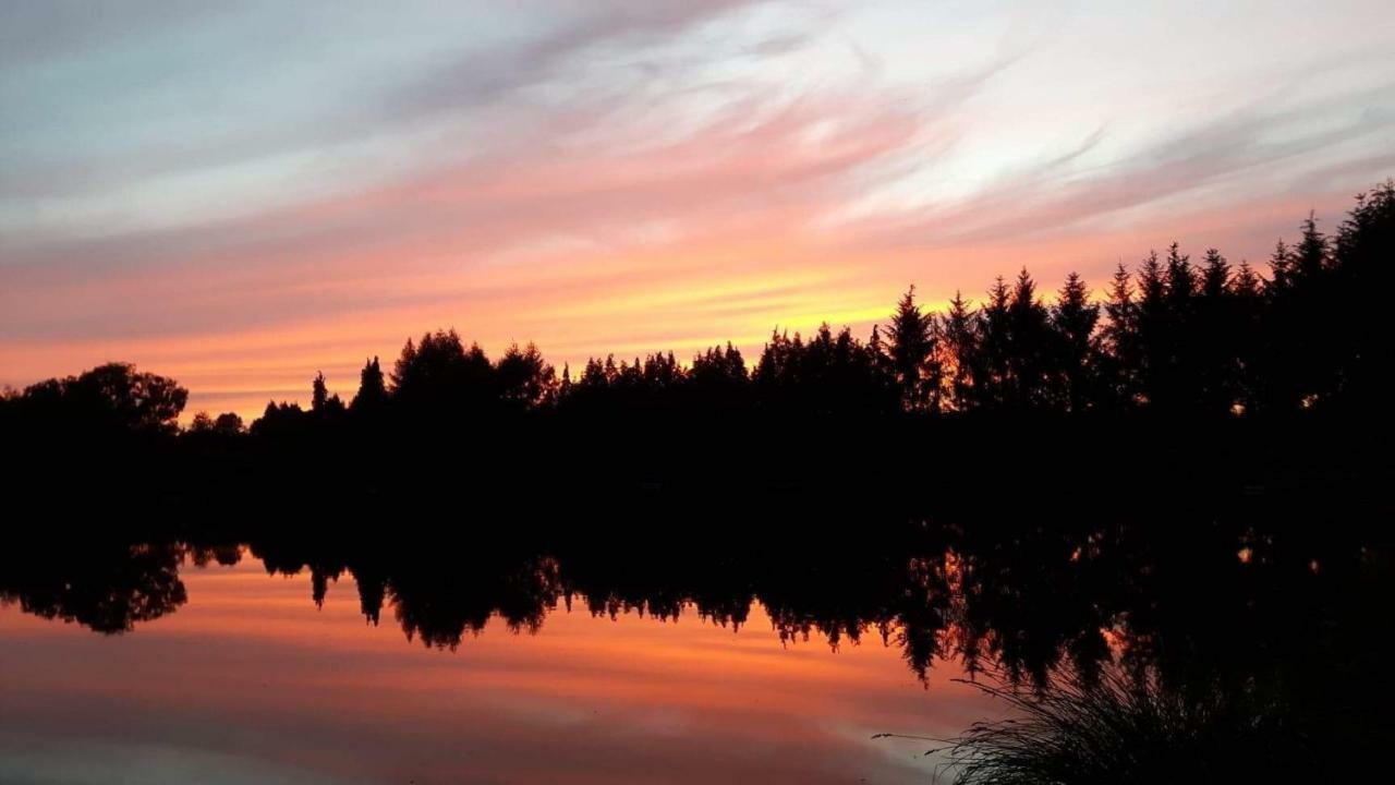 Spruce Lake Sauviat-sur-Vige Luaran gambar