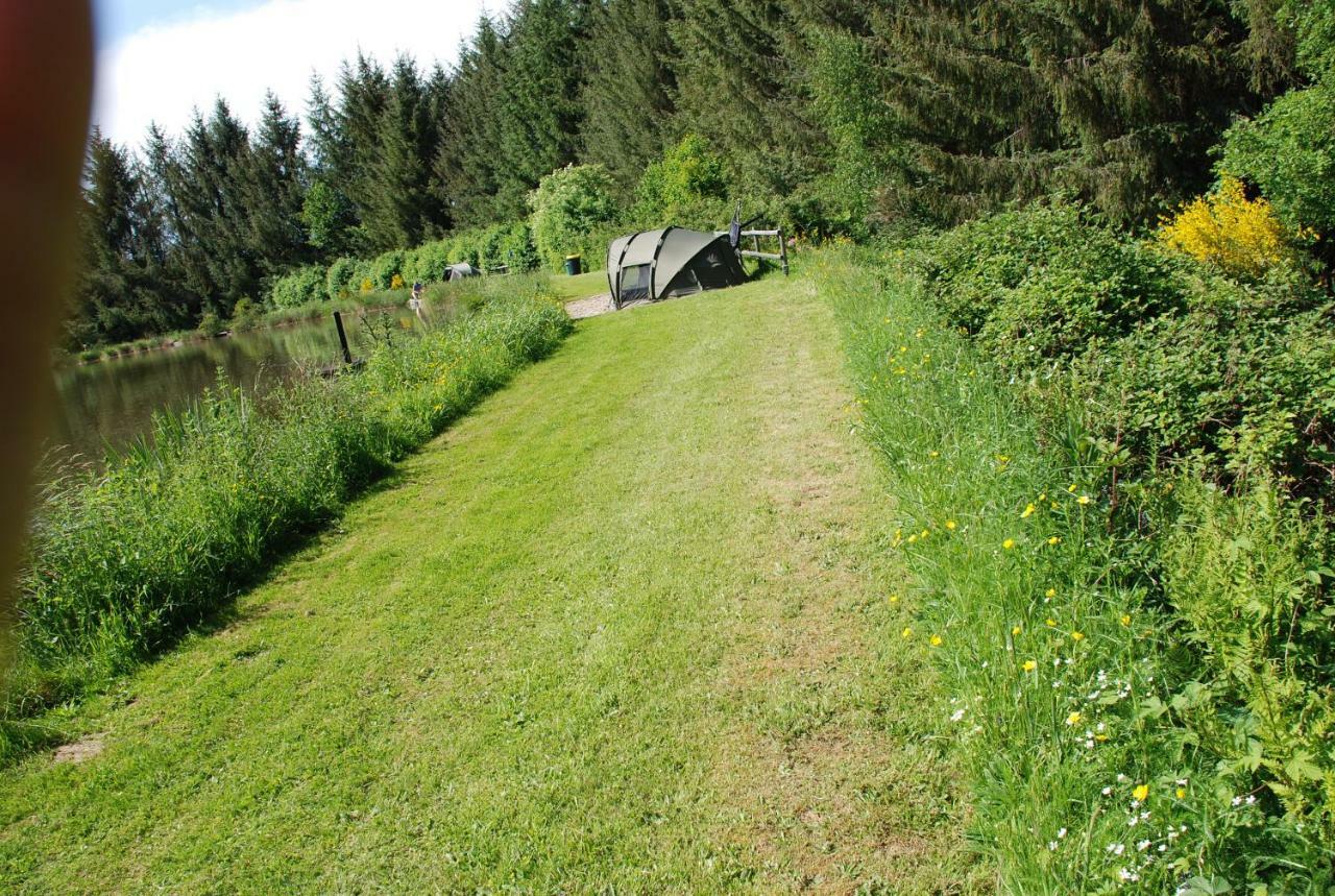 Spruce Lake Sauviat-sur-Vige Luaran gambar